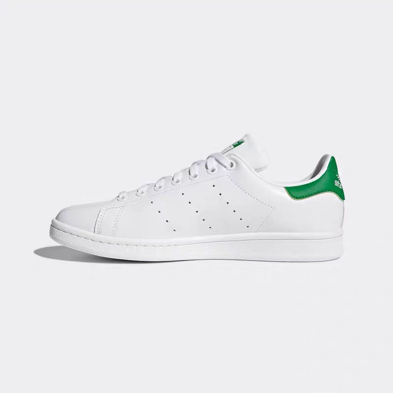 Smith's small white shoes