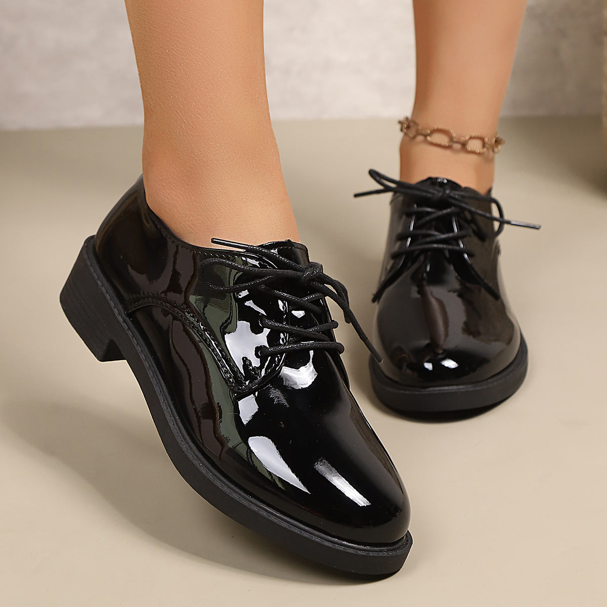 Women's Fashionable Retro Plus-Size Lace-Up Flat Shoes