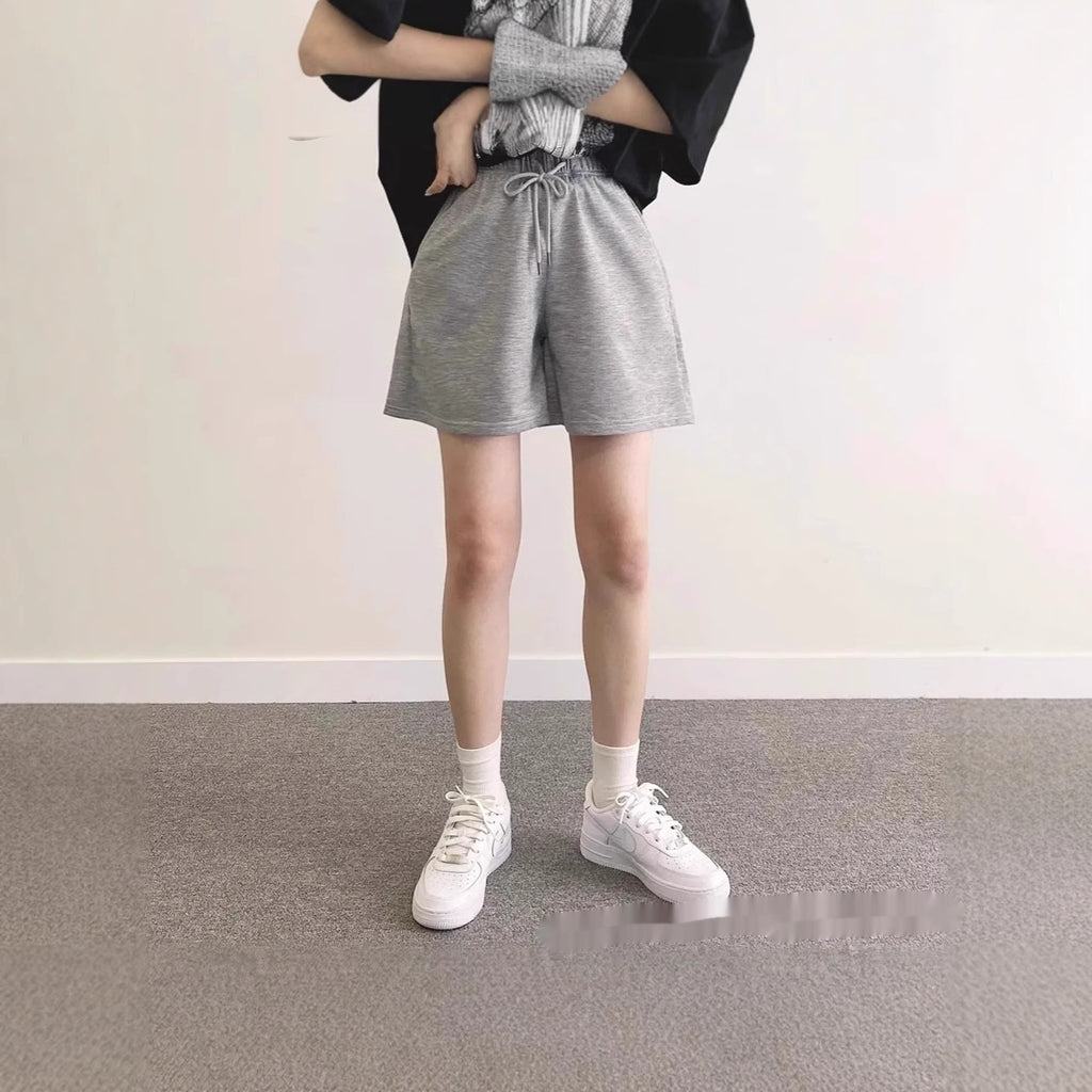 Women's High-waisted Shorts That Flatter The Figure And Are Versatile